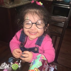 Meet your Posher, Pebbles